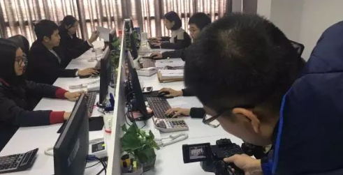 金信會計拜年廣告拍攝啦！來看看拍攝花絮吧！